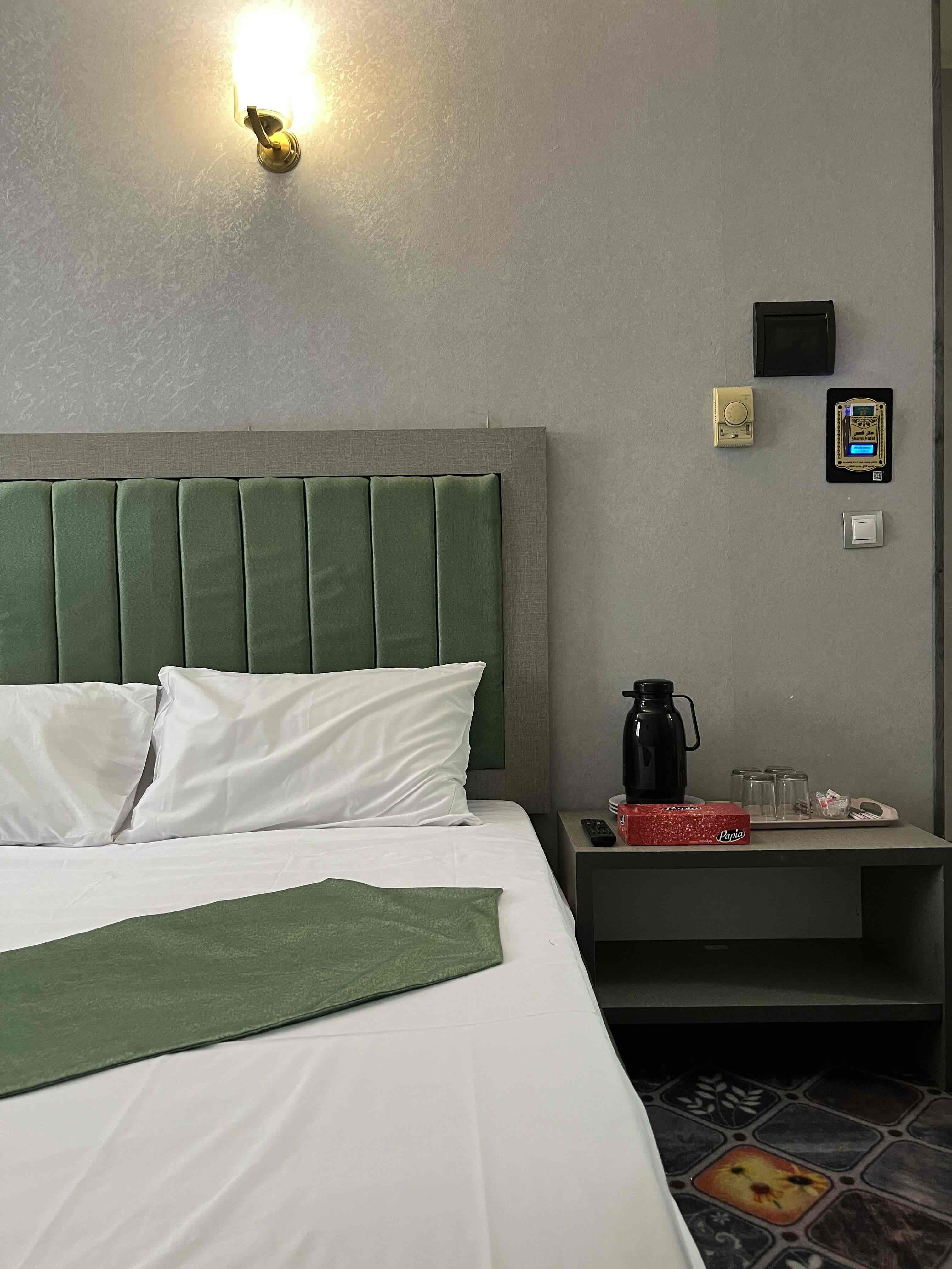 اتاق شماره 403