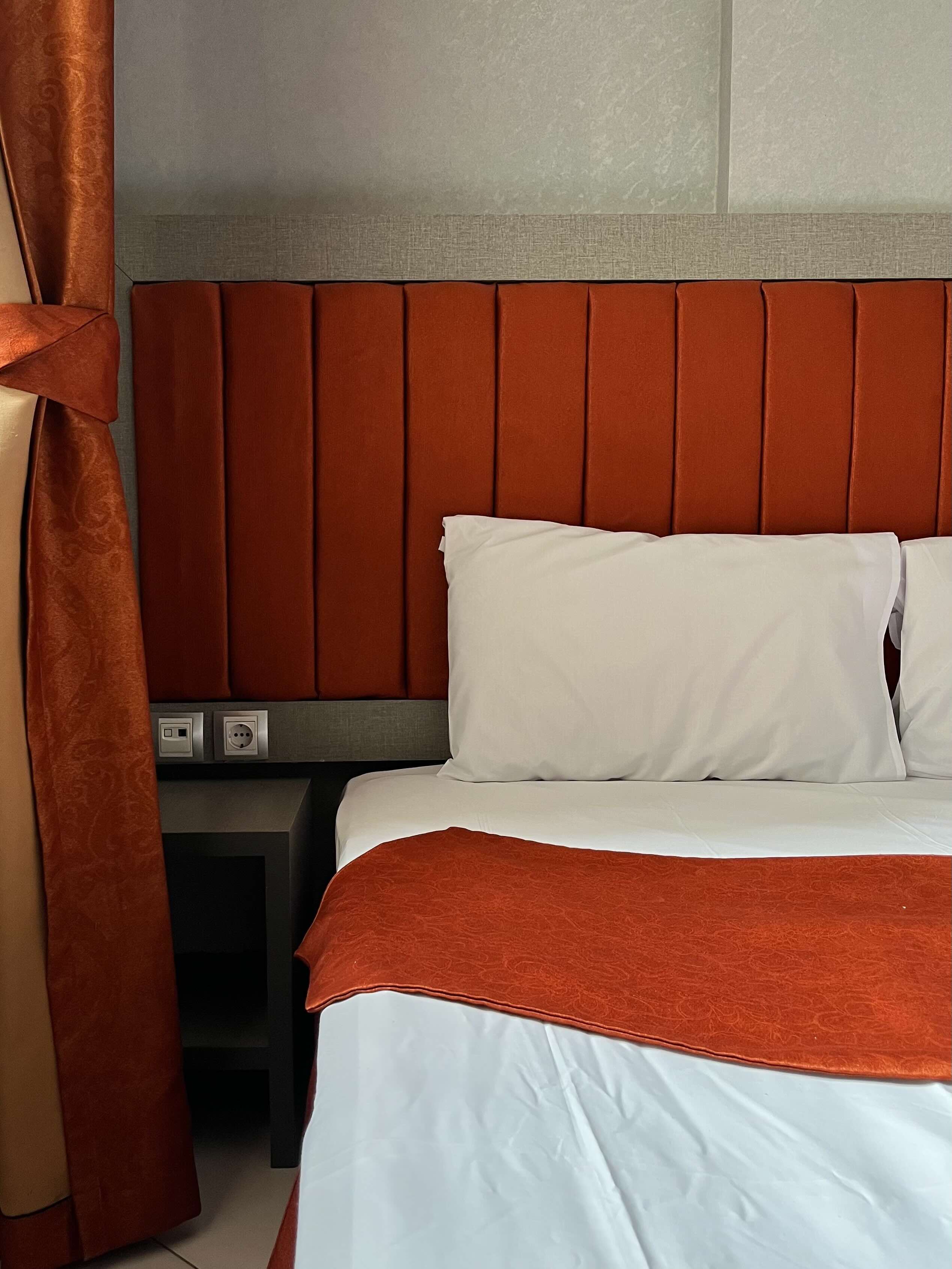 اتاق شماره 205