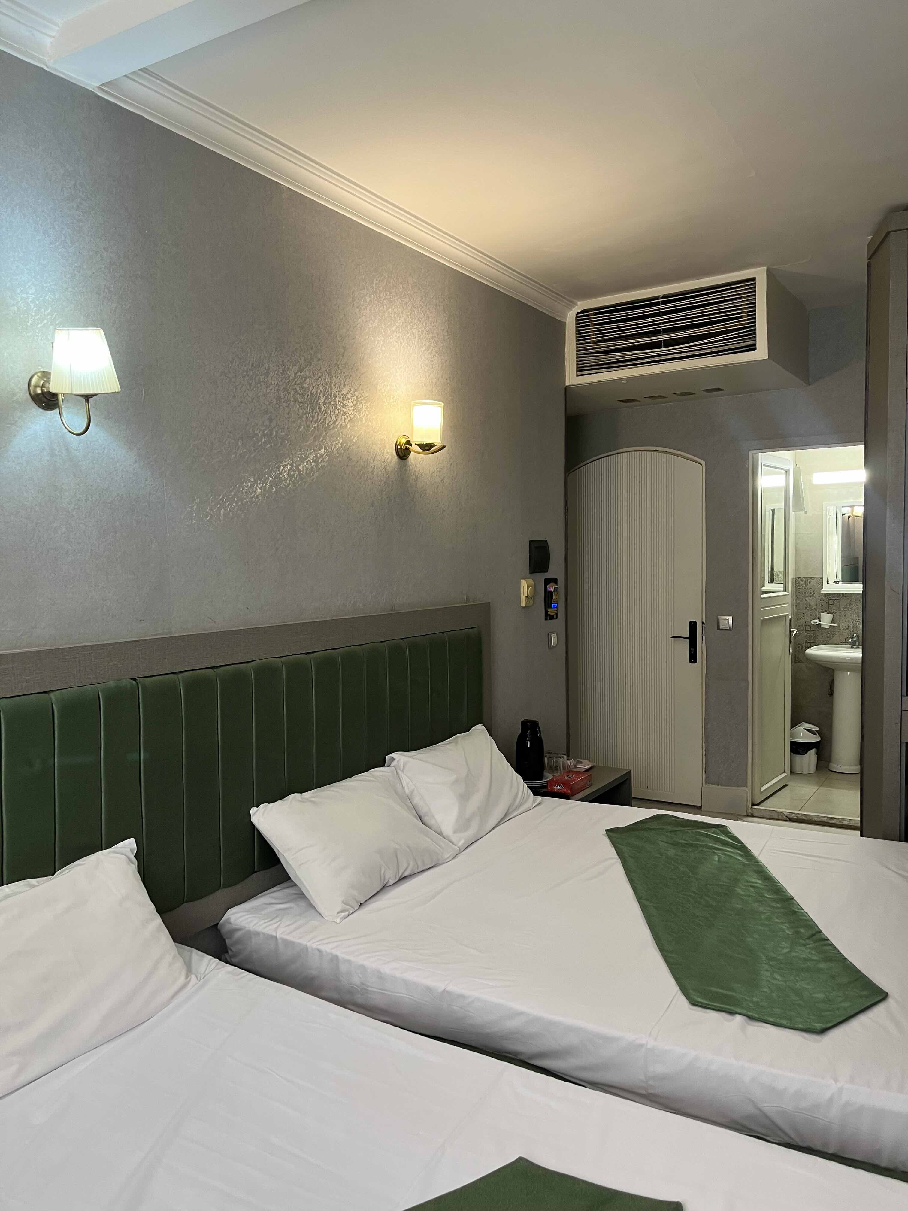 اتاق شماره 306