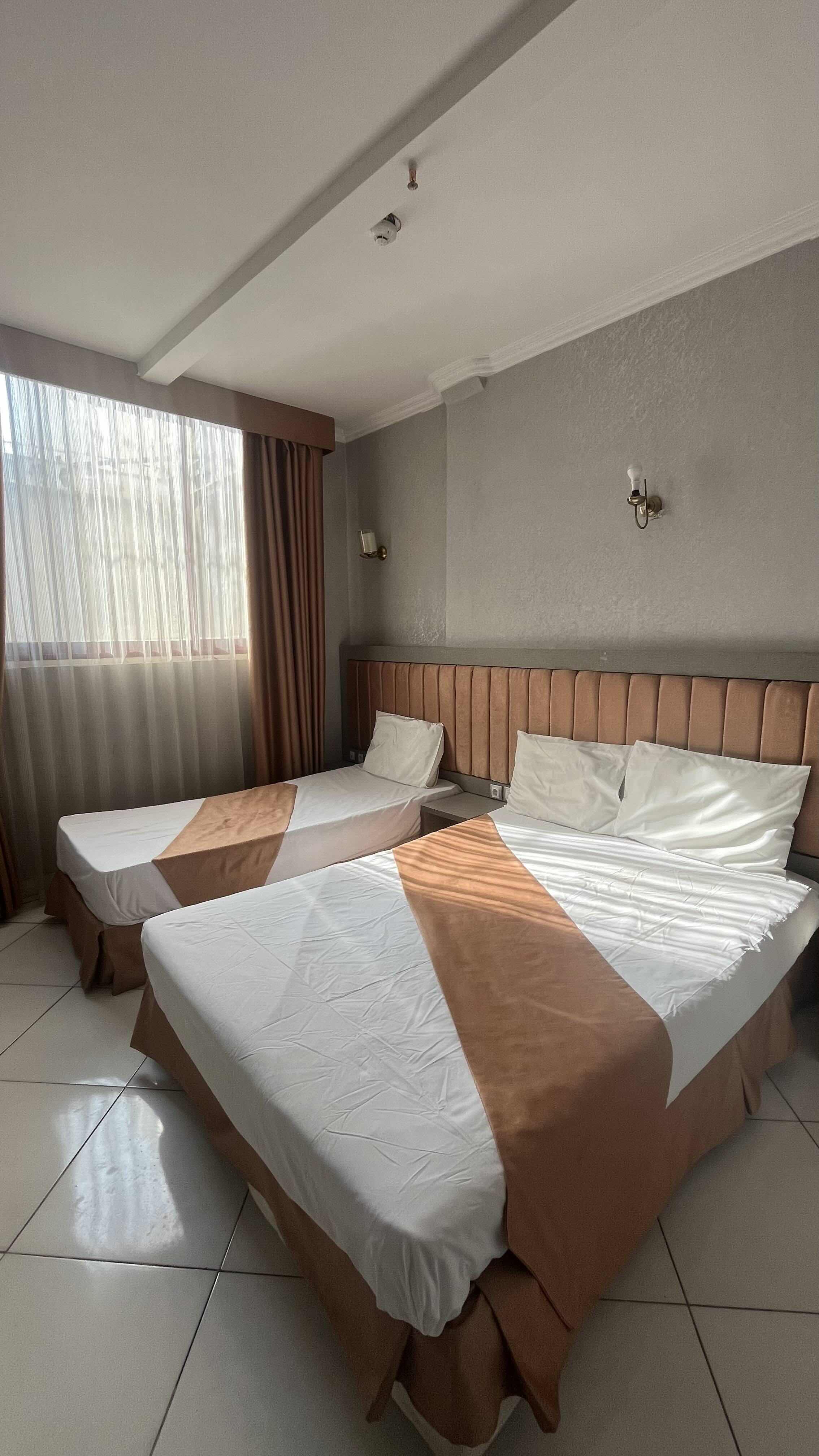 اتاق شماره 208